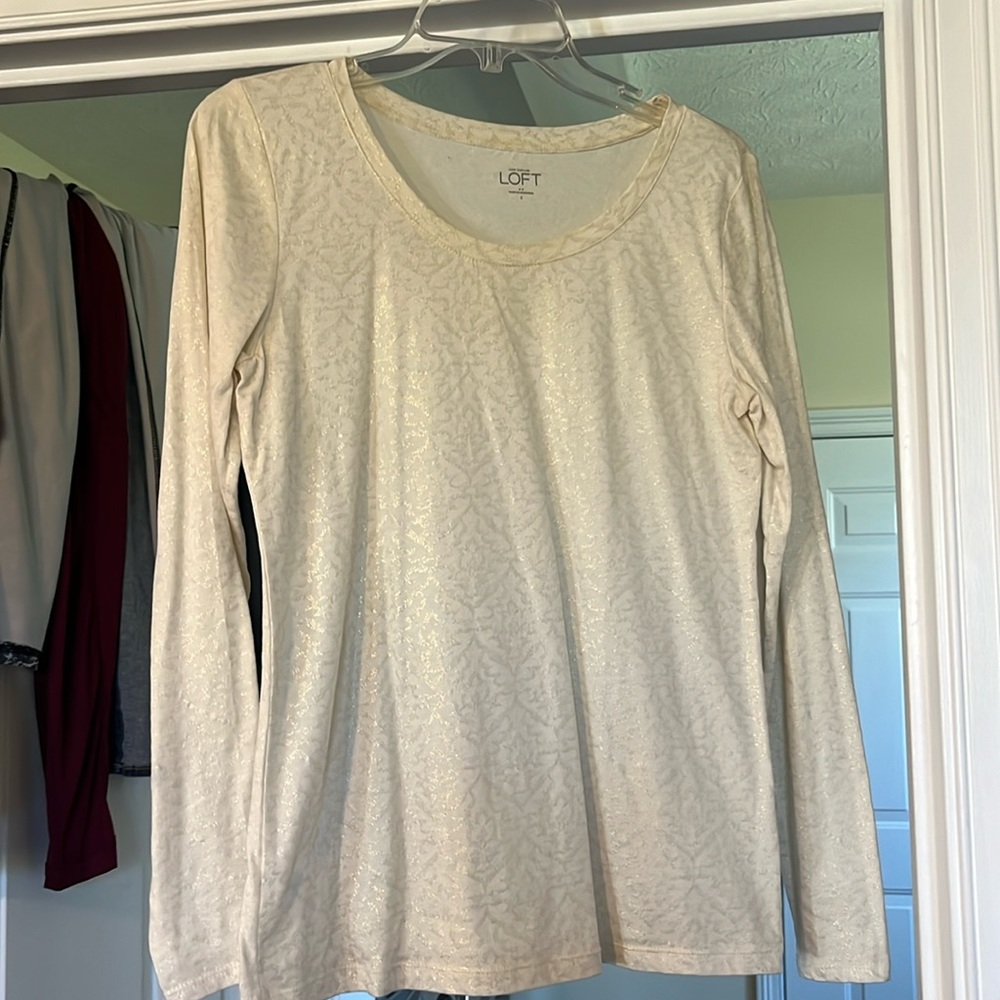 Women’s Loft long sleeve tee size small.